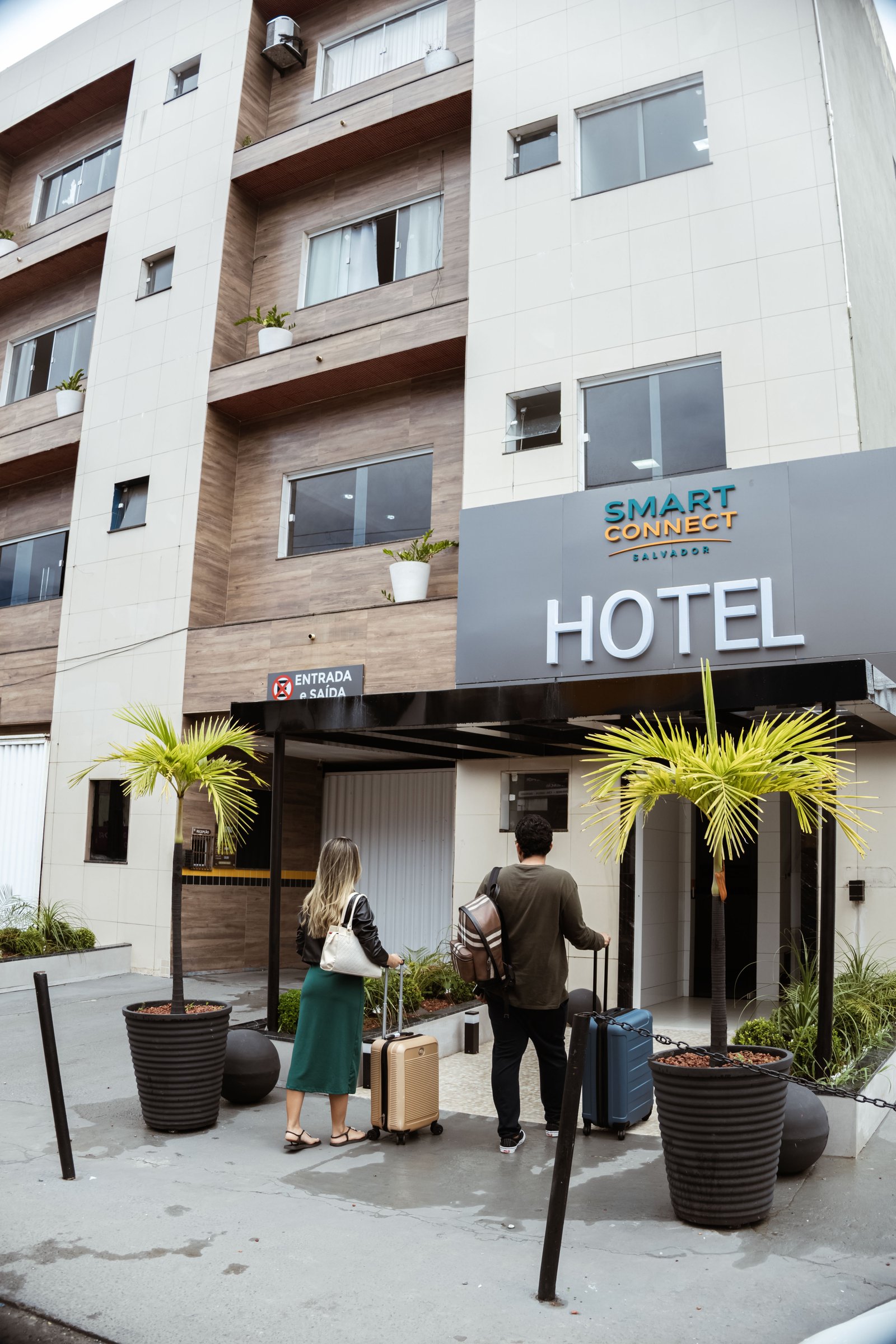 Fachada do hotel Smart Connect Salvador, próximo à rodoviária